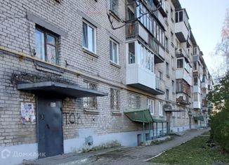 Продается 3-комнатная квартира, 62 м2, поселок городского типа Верх-Нейвинский, улица 8 Марта, 7