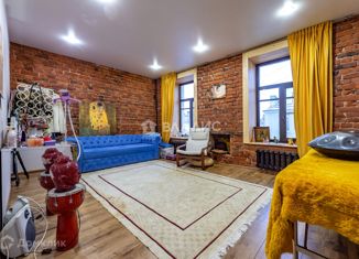 Продам 4-ком. квартиру, 122.1 м2, Санкт-Петербург, 18-я линия Васильевского острова, 21, метро Василеостровская