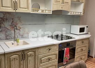 Продам 3-комнатную квартиру, 69.7 м2, поселок городского типа Уренгой, микрорайон Геолог, 3