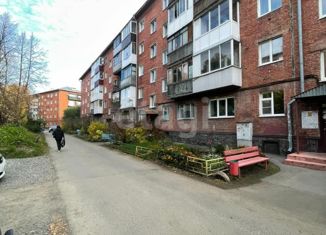 Продажа 2-комнатной квартиры, 47.5 м2, Кемерово, улица Сибиряков-Гвардейцев, 8, Заводский район