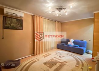 Продам четырехкомнатную квартиру, 67 м2, Темрюк, улица Калинина, 5А