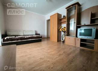 Сдается в аренду однокомнатная квартира, 50 м2, Астрахань, Боевая улица, 126к9