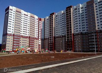 Продаю 2-ком. квартиру, 61 м2, Оренбург, улица Фронтовиков, 8/3