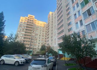 Продам 2-ком. квартиру, 60.4 м2, Москва, метро Лухмановская, Святоозёрская улица, 8