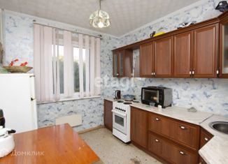 Продаю трехкомнатную квартиру, 75 м2, Челябинск, улица Мамина, 9А, Тракторозаводский район