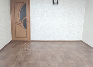 Продаю 3-ком. квартиру, 68.3 м2, посёлок городского типа Васильево, Школьная улица, 15