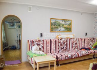 Продаю четырехкомнатную квартиру, 94 м2, Прокопьевск, улица Петренко, 5А