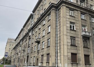 Продается 3-комнатная квартира, 79.6 м2, Санкт-Петербург, Кузнецовская улица, 46, метро Парк Победы