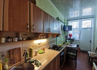 Продажа 3-ком. квартиры, 82 м2, поселок городского типа Заозерное, улица Аллея Дружбы, 105
