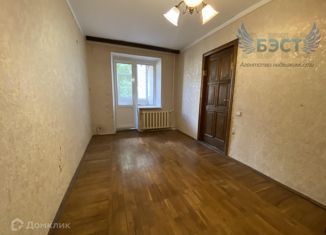Продается 2-ком. квартира, 47 м2, Армавир, улица Чичерина, 61