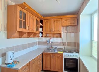 Продается трехкомнатная квартира, 61.7 м2, Бакал, улица 50 лет ВЛКСМ, 11