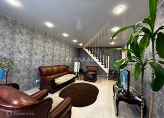 Продам 4-комнатную квартиру, 120 м2, Вологда, улица Петина, 4