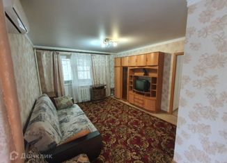 Продам 1-ком. квартиру, 35 м2, Батайск, улица Залесье, 3