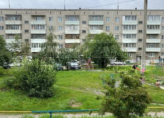 Продаю 2-ком. квартиру, 51 м2, Ревда, улица Чехова, 49