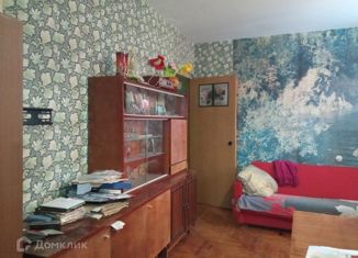 Продается 3-комнатная квартира, 67 м2, Остров, Микрорайон Строитель, 13А