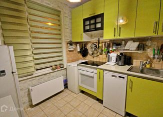 Продаю трехкомнатную квартиру, 59 м2, Москва, улица Новинки, 4к2, улица Новинки