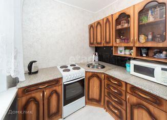 Продается 4-комнатная квартира, 58 м2, Тюменская область, улица Гагарина, 3