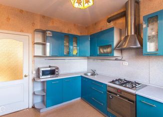 Продам 2-комнатную квартиру, 60 м2, Екатеринбург, улица Гастелло, 1, метро Ботаническая