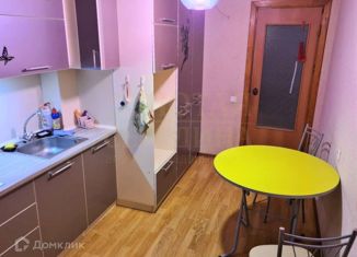 Продается двухкомнатная квартира, 55 м2, Белгородская область, улица Макаренко, 42