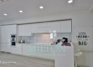 Продается 5-комнатная квартира, 200 м2, Геленджик, Революционная улица, 47к2