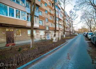 Сдается трехкомнатная квартира, 62 м2, Владивосток, улица Башидзе, 12, Фрунзенский район