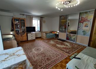 Продам 2-ком. квартиру, 42.8 м2, Ейск, улица Карла Либкнехта, 16
