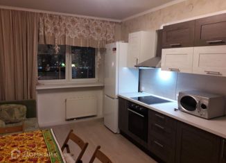 Сдам однокомнатную квартиру, 42 м2, Тюмень, улица Мельникайте, 138А