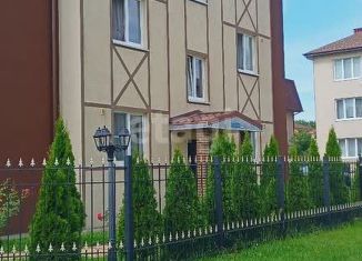 Продается трехкомнатная квартира, 90 м2, Калининград, улица Михаила Светлова, 28А