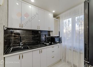 Продается 2-комнатная квартира, 45 м2, Краснодар, улица Герцена, 176, улица Герцена