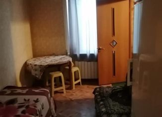 Сдается двухкомнатная квартира, 31 м2, Таганрог, улица Максима Горького, 3