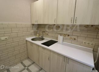 Продается двухкомнатная квартира, 45 м2, Тюменская область, улица Республики, 185