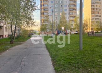 Продам трехкомнатную квартиру, 76.2 м2, Москва, улица Горчакова, 1к2, метро Улица Горчакова