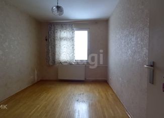 Продаю 3-комнатную квартиру, 73 м2, Ельня, микрорайон Кутузовский, 16