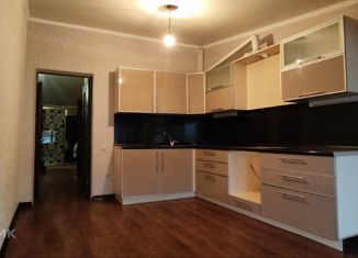 Продам 2-ком. квартиру, 80 м2, посёлок городского типа Семендер, проспект Казбекова, 180