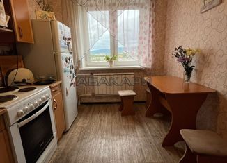 Сдаю 2-ком. квартиру, 56 м2, Красноярск, улица Анатолия Гладкова, 8А