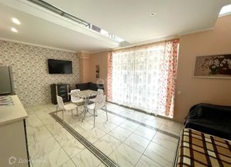 Продаю 2-ком. квартиру, 75 м2, посёлок городского типа Партенит, Прибрежная улица, 7