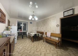 Продаю трехкомнатную квартиру, 56 м2, поселок Ярцы, микрорайон Санаторный, 1А