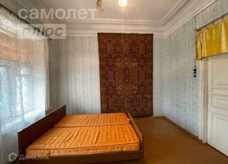 Продается 2-комнатная квартира, 51.1 м2, Астраханская область, улица Чехова, 33