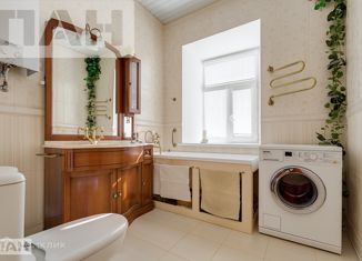 Продам трехкомнатную квартиру, 133 м2, Санкт-Петербург, улица Блохина, 11, метро Спортивная