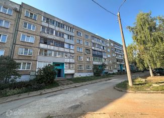 Продам 2-ком. квартиру, 55.2 м2, Киров, улица Воровского, 151, Ленинский район