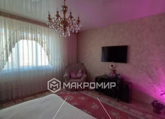 Продажа 4-ком. квартиры, 81 м2, Челябинск, улица Молодогвардейцев, 19, Курчатовский район