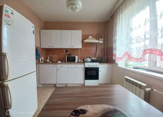 Продается 2-ком. квартира, 58 м2, Татарстан, улица Гайсина, 4