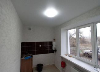 Продаю 2-комнатную квартиру, 42 м2, посёлок городского типа Новосёловское, улица Ленина, 1