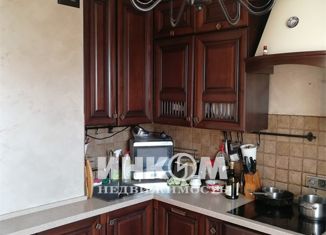 Продаю 3-комнатную квартиру, 72 м2, Москва, улица Коштоянца, 10, улица Коштоянца