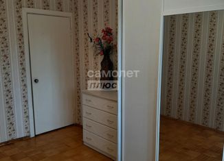 Продаю 2-ком. квартиру, 50 м2, Удмуртия, улица Холмогорова, 19