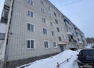 Продаю 3-ком. квартиру, 51 м2, Слободской, Городищенская улица, 40