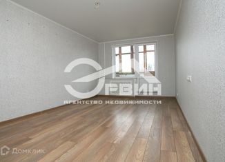 Продается трехкомнатная квартира, 63.4 м2, поселок городского типа Донское, Янтарная улица, 10