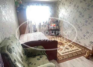 Продаю 1-ком. квартиру, 32.6 м2, поселок Углеуральский, улица Мира, 34