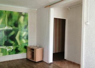 Двухкомнатная квартира на продажу, 42.8 м2, Кировград, улица Ленина