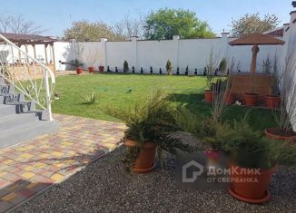 Продается дом, 478 м2, село Уютное, улица Мира, 1